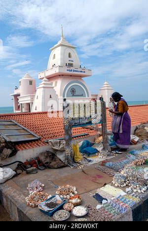 Il Mahatma Gandhi Memorial a Kanyakumari è stato progettato in modo che ogni anno il 2 ottobre, a mezzogiorno, i raggi del sole cadano nel punto esatto in cui Foto Stock