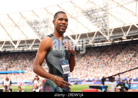 London Stadium, Londra, Regno Unito. 23 luglio 2023. 2023 London Diamond League Athletics; Zharnel Hughes celebra il record britannico di 19,73 secondi nei 200 m. Credito: Action Plus Sports/Alamy Live News Foto Stock