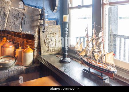 Esposizione marittima nel Prospect of Whitby Pub, Wapping Wall, Wapping, The London Borough of Tower Hamlets, Greater London, Inghilterra, Regno Unito Foto Stock