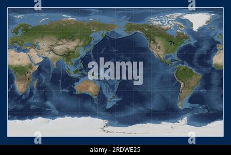 Mappa satellitare World Blue Marble nella proiezione Compact Miller centrata sulla linea della data Foto Stock