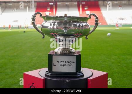 Anversa, Belgio. 23 luglio 2023. ANVERSA, BELGIO - 23 LUGLIO: coppa prima della partita di Supercoppa della Pro League tra Royal Antwerp FC e KV Mechelen al Bosuilstadion il 23 luglio 2023 ad Anversa, Belgio. (Foto di Joris Verwijst/Orange Pictures) credito: Orange Pics BV/Alamy Live News Foto Stock