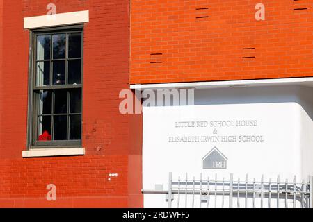 Little Red School House e Elisabeth Irwin High School, 272 6th Ave, New York, esterno di un istituto educativo indipendente e progressivo. Foto Stock