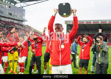 Anversa, Belgio. 23 luglio 2023. ANVERSA, BELGIO - 23 LUGLIO: Toby Alderweireld del Royal Antwerp FC con trofeo durante il Belgio Pro League Supercup match tra Royal Antwerp FC e KV Mechelen al Bosuilstadion il 23 luglio 2023 ad Anversa, Belgio. (Foto di Joris Verwijst/Orange Pictures) credito: Orange Pics BV/Alamy Live News Foto Stock