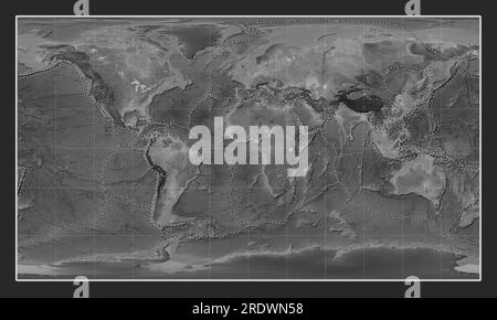 I confini della placca tettonica sulla mappa mondiale di elevazione in scala di grigi nella proiezione cilindrica Patterson centrata sul meridiano primario Foto Stock