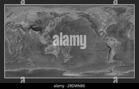Contorni della placca tettonica sulla mappa mondiale di elevazione in scala di grigi nella proiezione cilindrica Patterson centrata sulla linea della data Foto Stock