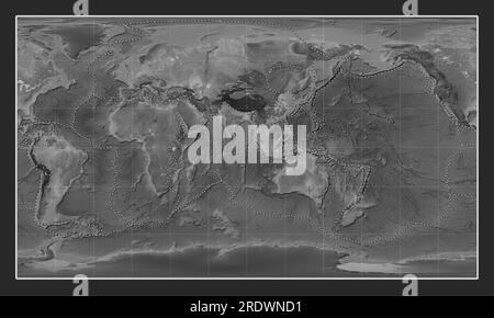 I confini della placca tettonica sulla mappa mondiale di elevazione in scala di grigi nella proiezione cilindrica Patterson centrata sulla longitudine est del 90° meridiano Foto Stock