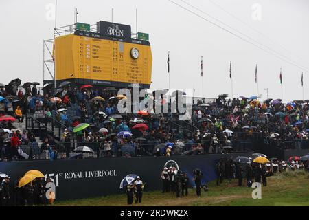 Hoylake, Merseyside, Regno Unito. 23 luglio 2023; Royal Liverpool Golf Club, Hoylake, Merseyside, Inghilterra: Open Championship Final Round; vista del tabellone segnapunti principale sopra la tribuna alla 18esima buca credito: Action Plus Sports Images/Alamy Live News Foto Stock