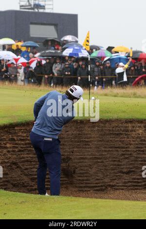 Hoylake, Merseyside, Regno Unito. 23 luglio 2023; Royal Liverpool Golf Club, Hoylake, Merseyside, Inghilterra: Open Championship Final Round; Cameron Young (USA) si getta dalla sabbia al 6° green Credit: Action Plus Sports Images/Alamy Live News Foto Stock