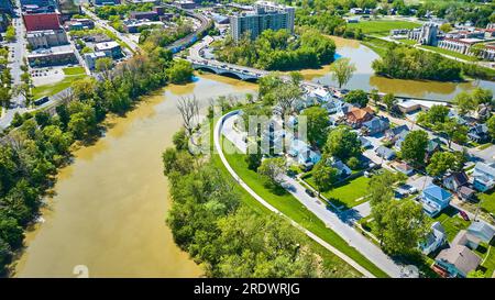 Ospita un quartiere vicino all'area aerea del centro città con tre fiumi che si intersecano Foto Stock