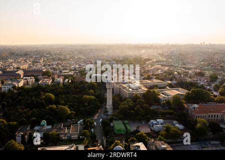 Vista aerea con droni di Eminonu, Istanbul, Turchia Foto Stock