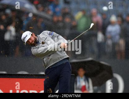 Hoylake, Merseyside, Regno Unito. 23 luglio 2023; Royal Liverpool Golf Club, Hoylake, Merseyside, Inghilterra: Open Championship Final Round; Cameron Young (USA) colpisce il suo tee shot alla 4a buca credito: Action Plus Sports Images/Alamy Live News Foto Stock