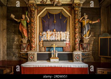 Altare e pala d'altare nella chiesa di Bosebo a Kulturen, Lund, Svezia, 18 luglio 2023 Foto Stock