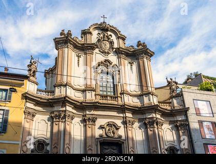 Facciata della chiesa di San Francesco di Paola, in stile barocco, chiesa cattolica romana situata in via Manzoni a Milano, Italia. Foto Stock