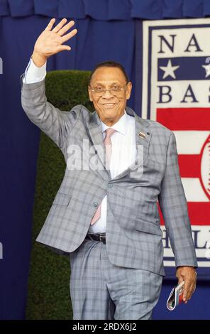 Cooperstown, Stati Uniti. 23 luglio 2023. Il membro della National Baseball Hall of Fame Tony Perez viene introdotto durante le cerimonie di induction per Fred McGriff e Scott Rolen, a Cooperstown, New York, domenica 23 luglio 2023. Foto di Bill Greenblatt/UPI credito: UPI/Alamy Live News Foto Stock