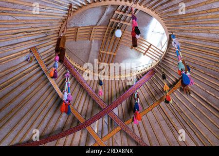 Kazakistan, Huns Ethno Village. Apertura soffitto yurta, decorazioni Tassel. Foto Stock