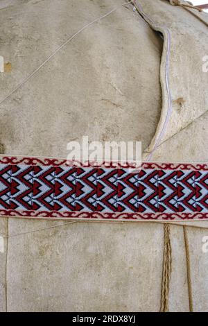 Kazakistan, Huns Ethno Village. Yurt Fabric and Decorative Band che lo circonda. Foto Stock