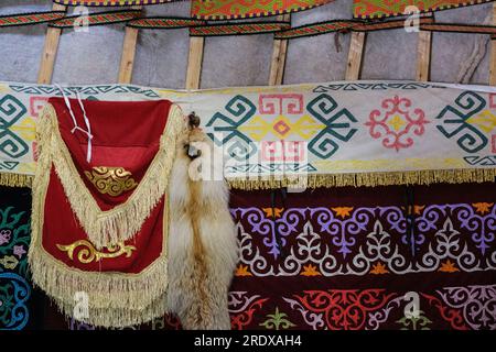 Kazakistan, Huns Ethno Village. Decorazione all'interno di una Yurt kazaka. Foto Stock