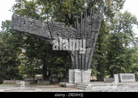 Lubiana: Piazza della Repubblica (Trg Republike), con il Monumento alla Rivoluzione (Spomenik revolucije). Slovenia Foto Stock