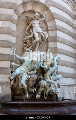 Vienna, Austria - 13 giugno 2023: Fontana "il dominio dell'Austria al mare", progettata da Rudolf Weir nel 1895 a Michaelerplatz Foto Stock