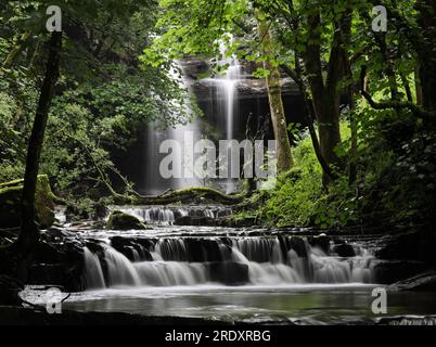 Summerhill Force e Gibson’s Cave in Summer, Teesdale, County Durham, Regno Unito. Foto Stock