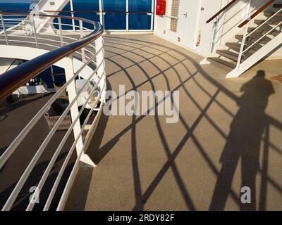 I ponti di osservazione sono la mia arma segreta e il luogo di tiro preferito a bordo delle navi da crociera; offrono anche una splendida vista sul mare, sul Foto Stock