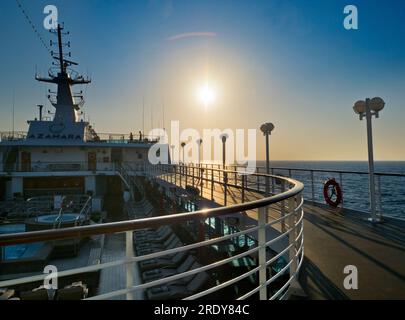 I ponti di osservazione sono la mia arma segreta e il luogo di tiro preferito a bordo delle navi da crociera; offrono anche una splendida vista sul mare, sul Foto Stock