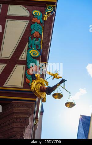 Francoforte, Germania. 5 luglio 2023. Dettaglio della facciata dell'Haus zur goldenen Waage nella città vecchia Foto Stock