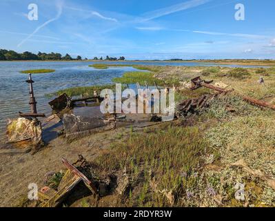 © Denis TRASFI / MAXPPP - Francia, Bretagne, Morbihan, île d'Arz (à proximité de l'Île-aux-Moines) le 22 juillet 2023 - Epave d'un vieux bateau / fra Foto Stock