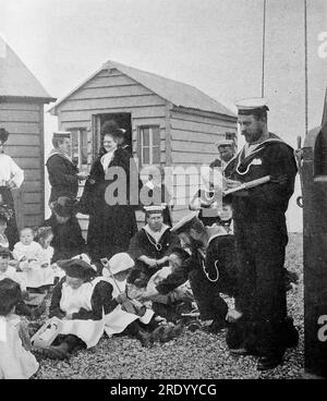 Miss Weston in visita al Royal Sailor's Rest in Commercial Road, Portsmouth. Da una collezione di pubblicità e fotografie stampate datate 1908 relative alle aree di Southsea e Portsmouth nell'Hampshire, in Inghilterra. Alcuni degli originali erano poco più delle dimensioni dello snapshot e la qualità era variabile. Foto Stock