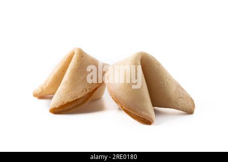 Biscotti della fortuna tradizionali cinesi isolati su sfondo bianco Foto Stock