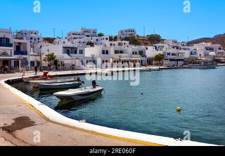 Il fronte del porto a Panormos, Tinos. Foto Stock