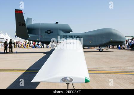 Northrop Grumman RQ-4 Global Hawk, UAV ad alta quota, velivolo di sorveglianza a pilotaggio remoto in mostra al Royal International Air Tattoo 2005 Foto Stock