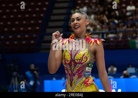 Milano, Salerno, Italia. 22 luglio 2023. Barbara Domingos (BRA) si esibisce durante la Rhythmic Gymnastics FIG World Cup 2023 il 21/23 luglio 2023 al Mediolanum Forum Assago di Milano (Credit Image: © Francesco Luciano/ZUMA Press Wire) SOLO PER USO EDITORIALE! Non per USO commerciale! Foto Stock