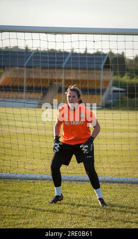 London Bees Training presso i campi di allenamento Hive di Harrow, squadra di calcio femminile. Sarah Quantrill è la portiere Foto Stock