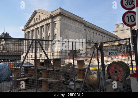 Berlino, Germania. 8 giugno 2023. Il Museo di Pergamo, raffigurato l'8 giugno 2023, sull'Isola dei Musei di Berlino, in Germania. Uno dei musei più visitati di Berlino, chiuderà completamente per quattro anni alla fine di ottobre 2023 per lavori di ristrutturazione. Non sarà completamente aperto fino al 2037. Crediti: Ales Zapotocky/CTK Photo/Alamy Live News Foto Stock