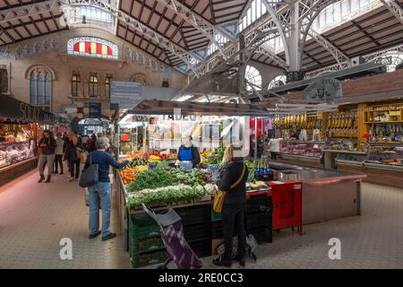 Der Mercado Central (auf valenciano Mercat Central) von Valencia ist eine der schšnsten und gršssten Markthallen Europas mit einem fantastischen Angeb Foto Stock