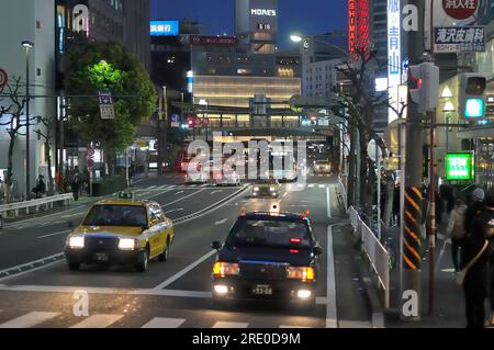 L'edificio della stazione di Yokohama, l'uscita Nishiguchi e il terminal degli autobus, Kanagawa, Japan JP Foto Stock