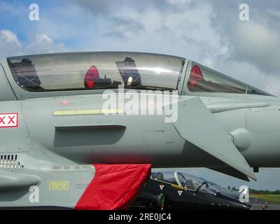 New Royal Air Force Eurofighter Typhoon T.1 ZJ808 del 29 (R) Squadron subito dopo essere entrato in servizio nel 2005. Unità di conversione operativa tifone (OCU) Foto Stock
