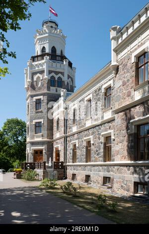 Nuovo castello neogotico di Sigulda con torre a Sigulda, Lettonia Foto Stock