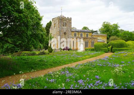 Chiesa di Ognissanti, Lamport, vista dal terreno di Lamport Hall Foto Stock