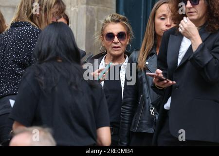 Parigi, Francia. 24 luglio 2023. Sheila durante il funerale alla chiesa di Saint Roch a Parigi, in Francia, il 24 luglio 2023, della cantante e attore di origine britannica Jane Birkin, morta il 16 luglio 2023 a Parigi all'età di 76 anni. Foto di Nasser Berzane/ABACAPRESS.COM credito: Abaca Press/Alamy Live News Foto Stock