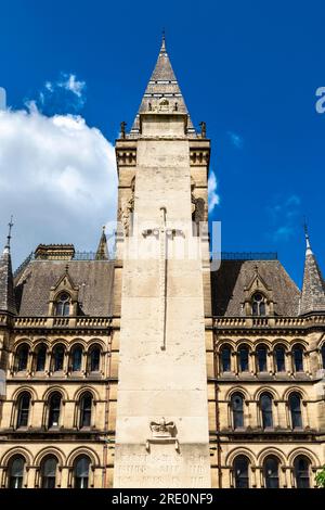 Memoriale del cenotafio di Manchester fuori dal Municipio di Manchester, St Peter's Square, Manchester, Inghilterra, Regno Unito Foto Stock