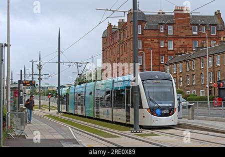 Tram 3 del CAFE Urbos all'estensione del tram di Edinburgo per Annfield, Newhaven, ad ovest di Leith, centro citta' di Edinburgo, Lothians, SCOZIA, REGNO UNITO, EH6 4UD Foto Stock