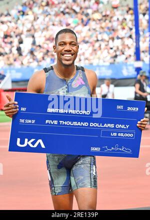 Londra, Regno Unito. 23 luglio 2023. London Stadium, Queen Elizabeth Park, Londra, Regno Unito il 23 luglio 2023. HUGHES Zharnel celebra dopo aver battuto il record nazionale GBR - 200m Men, 1st LYLES Noah USA, 2nd TEBOGO Letsile BOT, 3rd HUGHES Zharnel GBR, 4th KING Kyree USA, 5th OGANDO Alexander DOM, 6th MATADI Emmanuel LBR, 7th FERGUSON Joe GBR, 8th EFOLOKO Jona GBR, Durante il Wanda Diamond League London Athletics Meet al London Stadium, Queen Elizabeth Park, Londra, Regno Unito, il 23 luglio 2023. Foto: Francis Knight/Alamy Live News Foto Stock