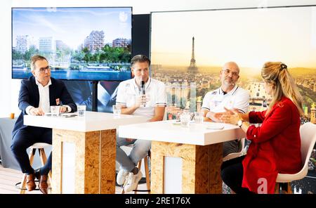 ARNHEM - Pieter van den Hoogenband, Chef de mission, Andre Catsen, direttore dello sport top, e Marc van den Tweel, direttore generale NOC*NSF, durante la presentazione alla stampa One Year to Go Paris 2024 sui preparativi per i Giochi e gli sviluppi relativi alla casa TeamNL. ANP IRIS VANDEN BROEK Foto Stock