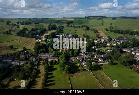 Vista aerea del Monyash Village nel Peak District , Derbyshire, Inghilterra Foto Stock