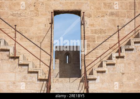 Die Serranos-Türme (Torres de Serranos) in der Altstadt von Valencia *** le Torres de Serranos (Torres de Serranos) nella città vecchia di Valencia Foto Stock