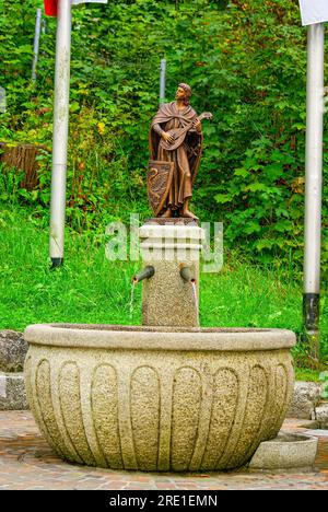 Fontana in onore del minstrel Hiltbolt von Schwangau a Hohenschwangau, Schwangau, Baviera, Germania. Foto Stock