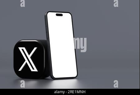 Valencia, Spagna - luglio 2023: Icona dell'app X con mockup del telefono cellulare isolato su sfondo scuro in rendering 3D. X è il nuovo nome e logo del social Foto Stock