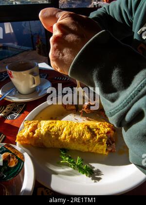 Omelette a colazione, Lake Oanob Resort, Namibia Foto Stock